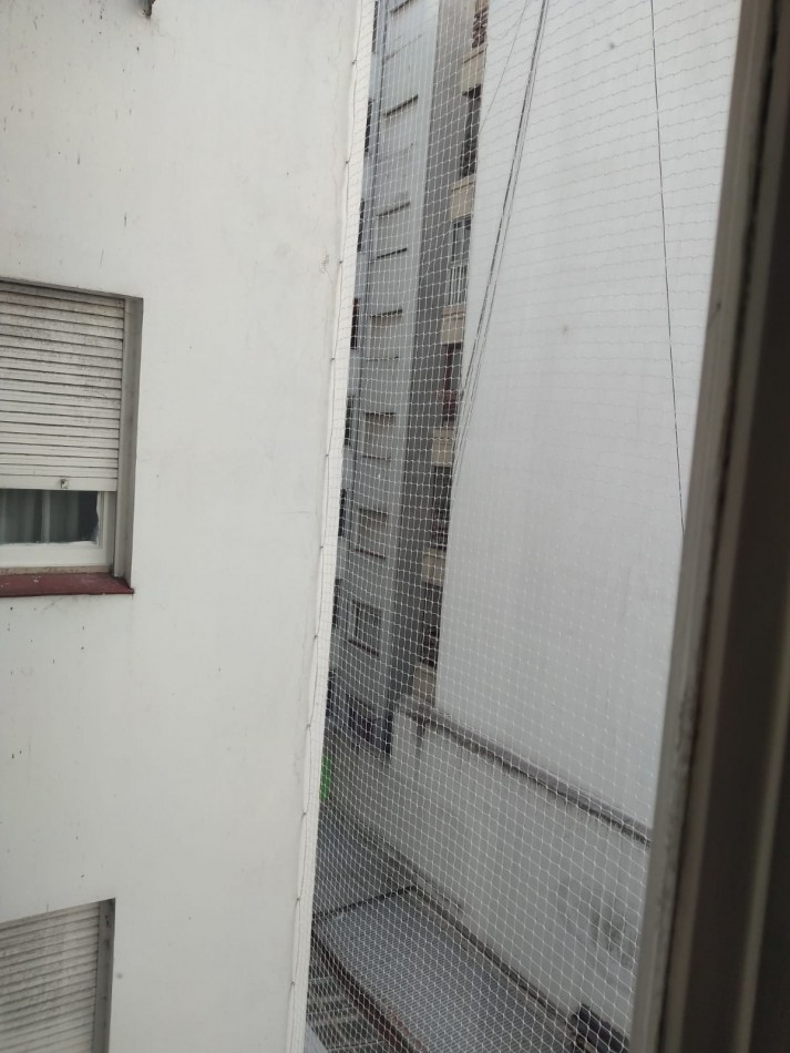 Depto. 2 ambientes con dep. de servicio  a la calle  con balcon  " Centro"