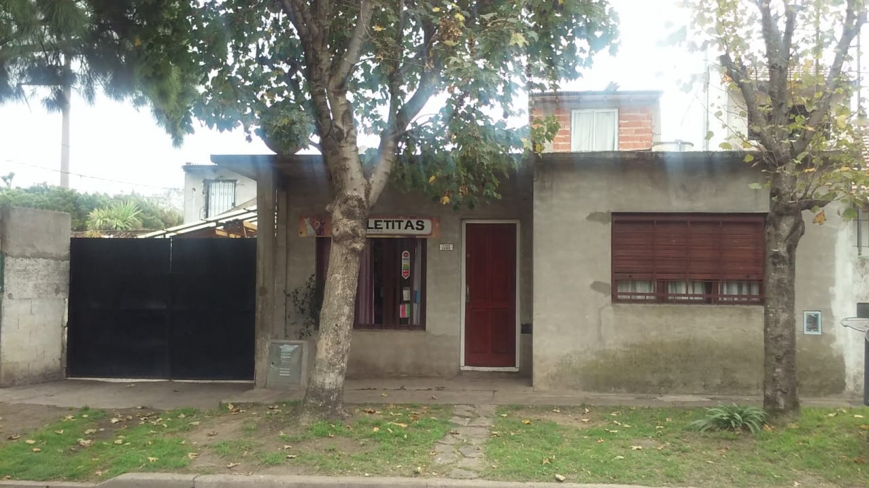 casa  3 ambientes  con lote en esquina