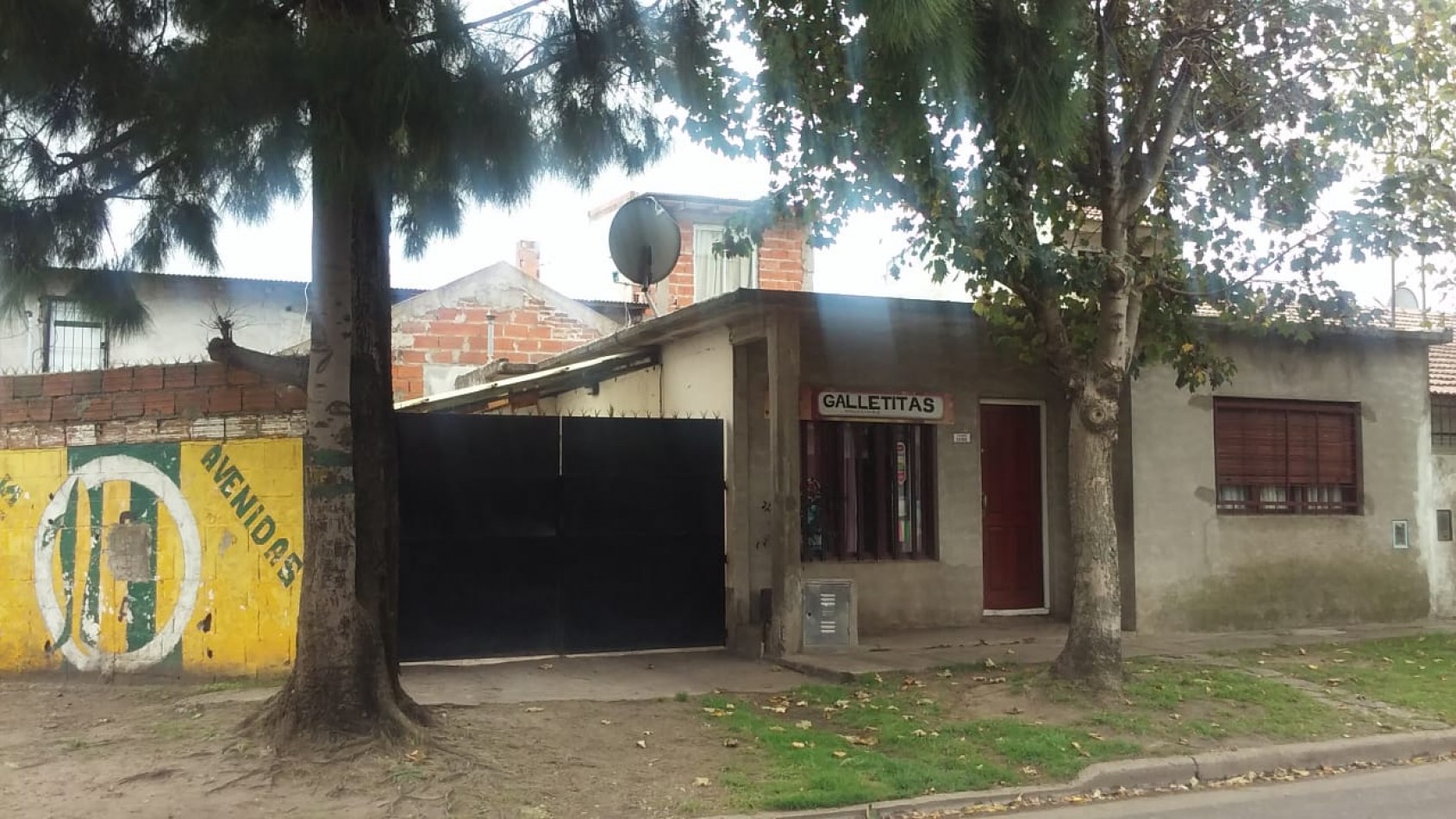 casa  3 ambientes  con lote en esquina