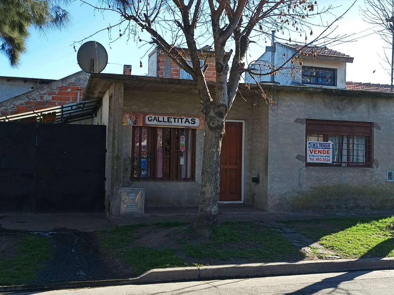 casa  3 ambientes  con lote en esquina