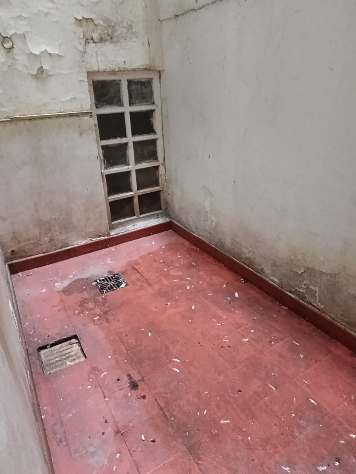 Alquiler Depto. 1 amb. y medio a la calle planta baja con patio 