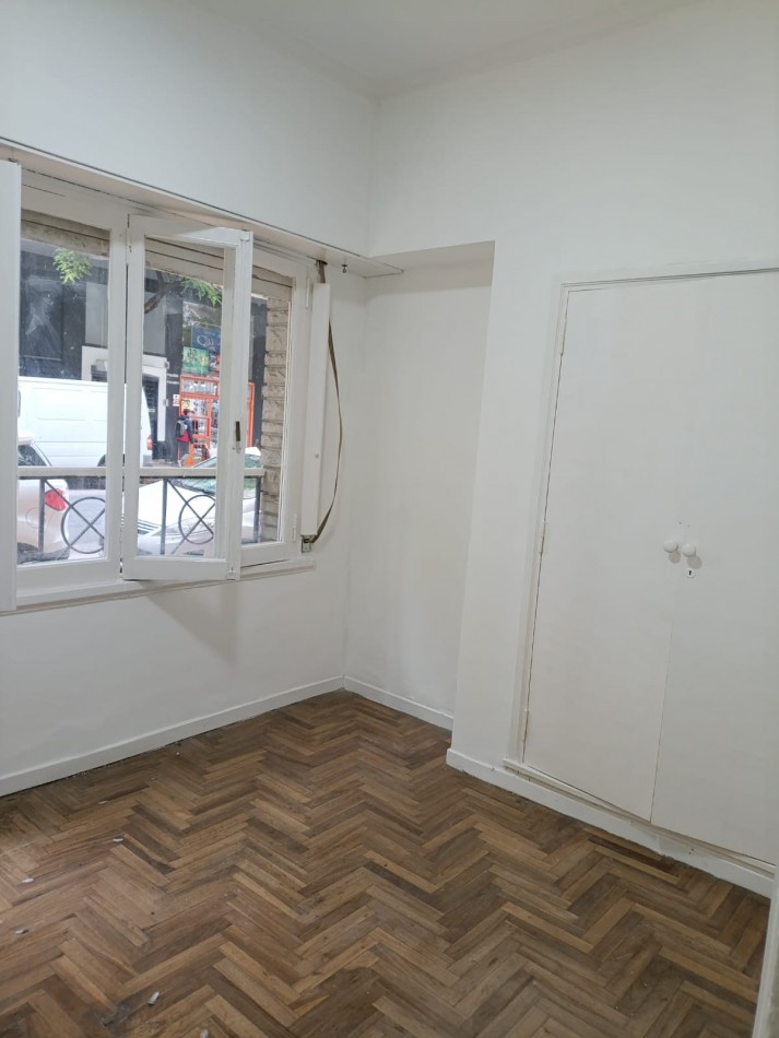 Alquiler Depto. 1 amb. y medio a la calle planta baja con patio 