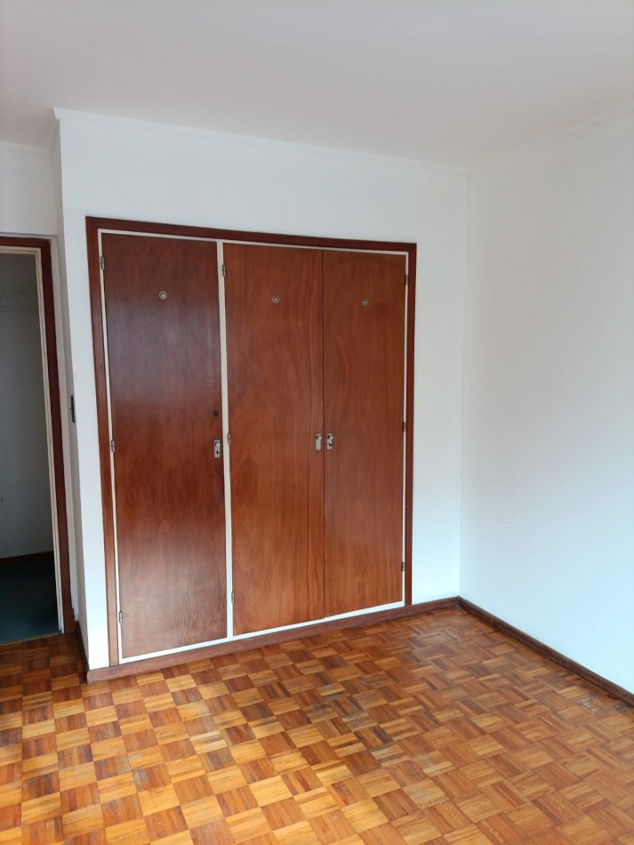 Departamento de 3 ambientes con balcon a la calle Vereda de sol y  cochera !!! Av. Luro al 2500 !!!