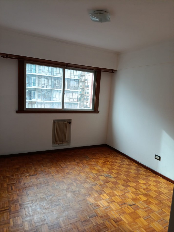 Departamento de 3 ambientes con balcon a la calle Vereda de sol y  cochera !!! Av. Luro al 2500 !!!