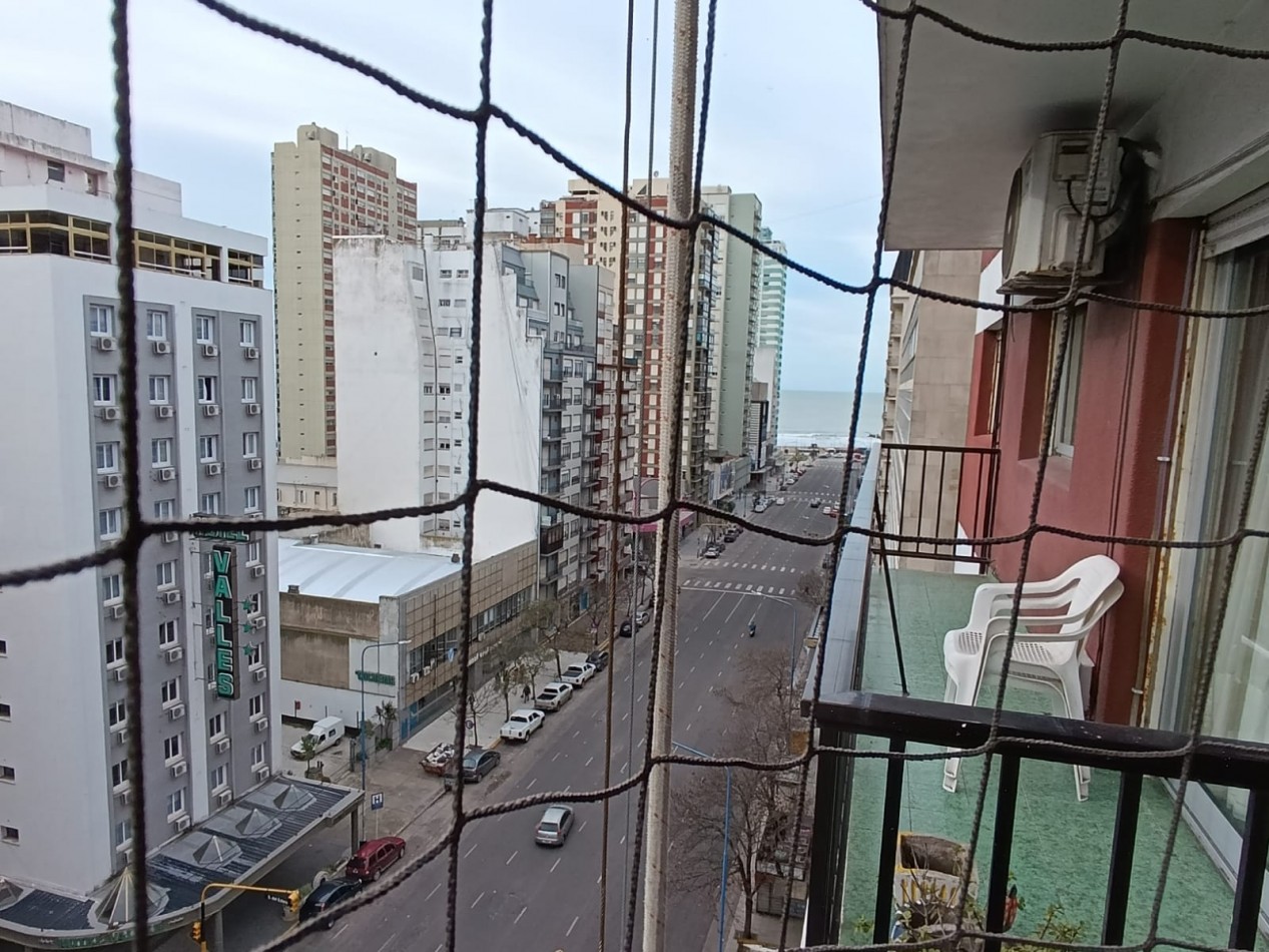 Departamento de 3 ambientes con balcon a la calle Vereda de sol y  cochera !!! Av. Luro al 2500 !!!