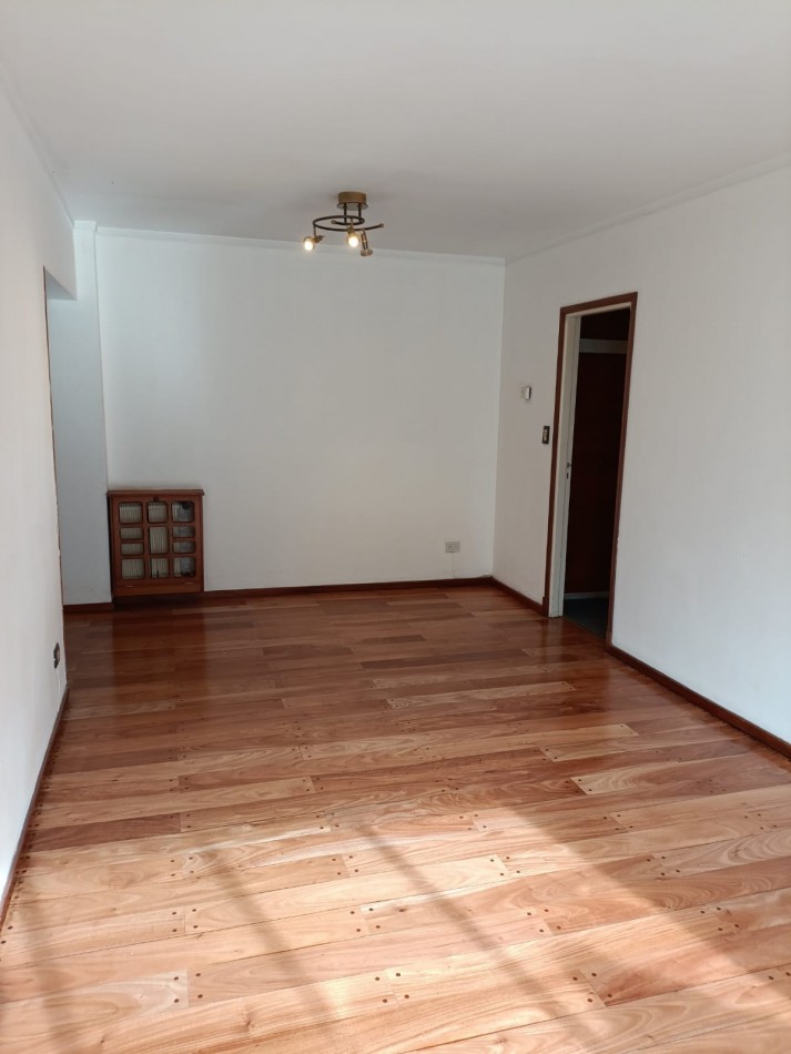 Departamento de 3 ambientes con balcon a la calle Vereda de sol y  cochera !!! Av. Luro al 2500 !!!