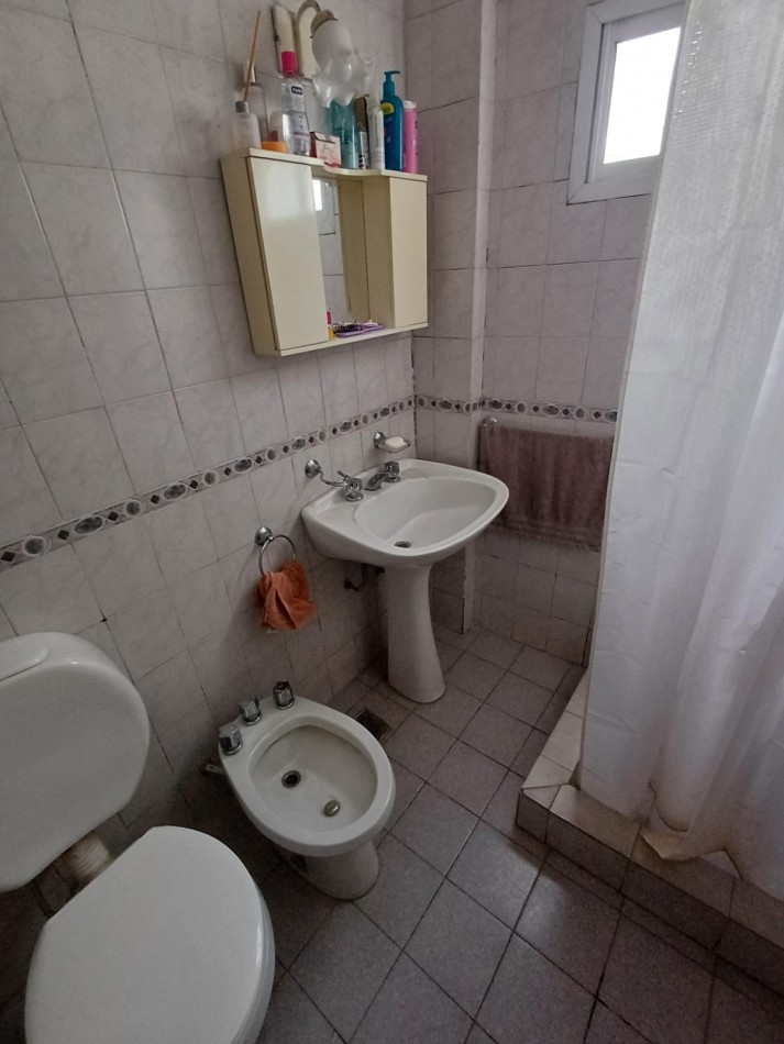 Alquiler depto. de 1 ambiente 2° piso Por escalera Chauvin !!!