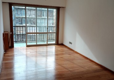 Departamento de 3 ambientes con balcon a la calle Vereda de sol y  cochera !!! Av. Luro al 2500 !!!