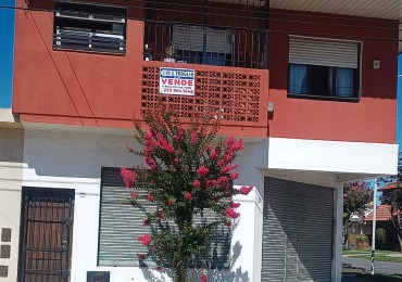 Chalet 3 ambientes Planta alta con Local  en esquina Planta Baja 
