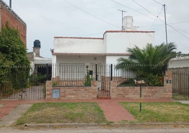 Casa 4 ambientes entrada para varios autos garage para 2 autos, 2 baños 3 dormitorios, !! OPORTUNIDAD !! 