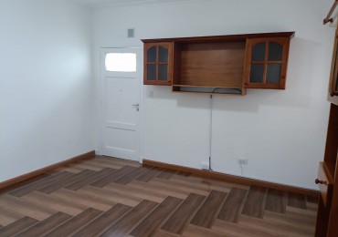 P.H. 3 Ambientes 1° piso por escalera, zona Luro y Champagnat, muy lindo !!!