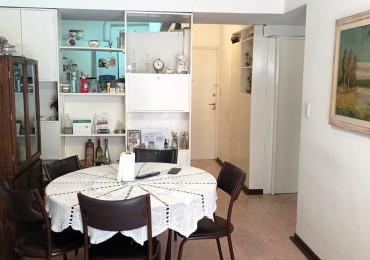 Depto 2 ambientes Centro con balcon a la calle